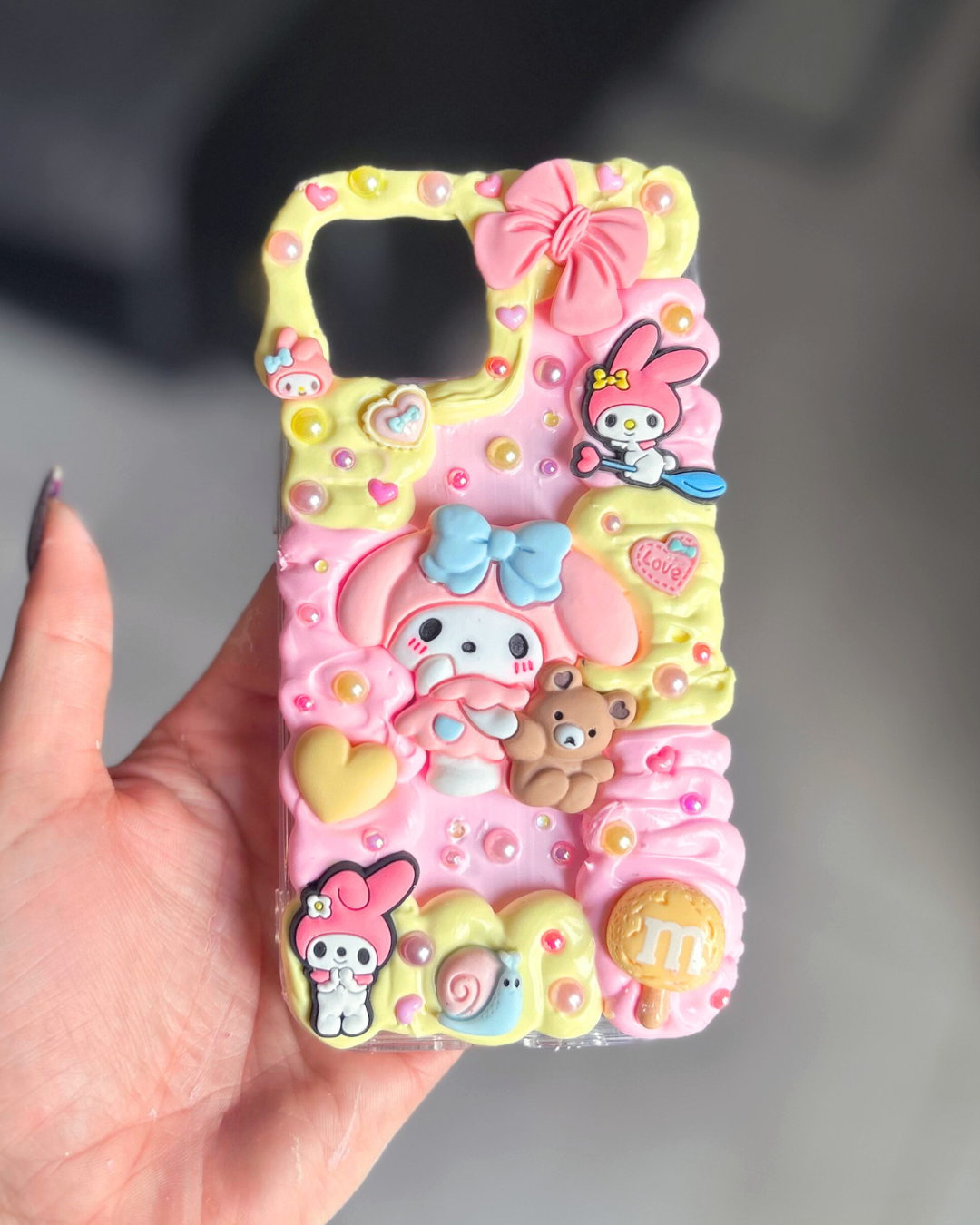 La Iconic - Coque en colle creme avec ton personnage préféré !